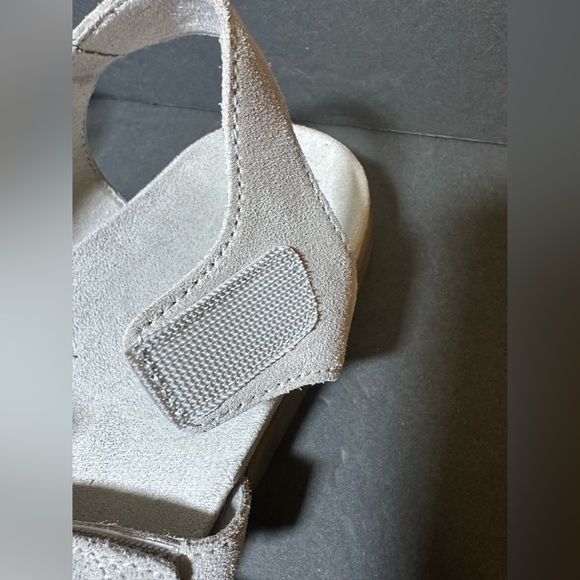 Vionic Ritta Light Grey Suede Gladiator Adjustable Strap Sandals Size 10 - Picture 3 of 6